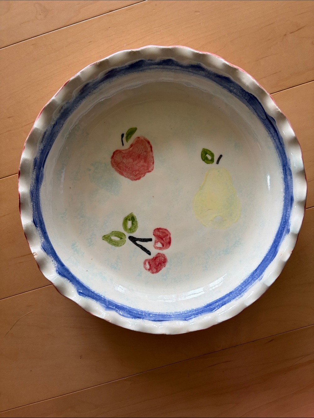 Hand-Painted Ceramic Apple pie dish
Size 11 inches round